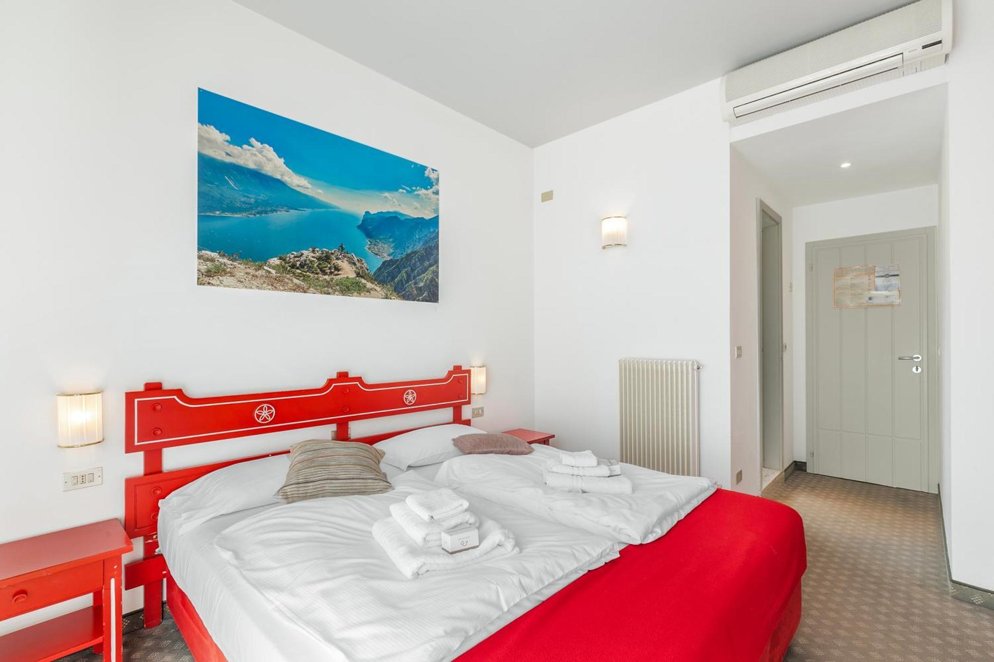 Bike & Wind Hotel Villa Maria Torbole Sul Garda Exterior foto